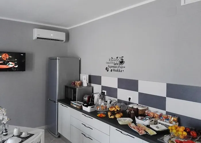 Bed & Breakfast Black-and-white