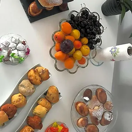 Bed & Breakfast Black-and-white 4*
