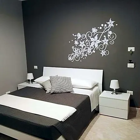 Black-and-white Bed & Breakfast 4*