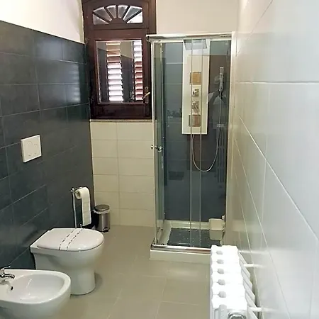 Bed & Breakfast Black-and-white 4*