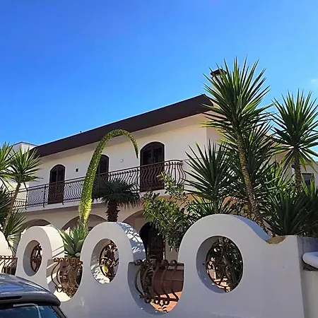 Black-and-white Bed & Breakfast 4*