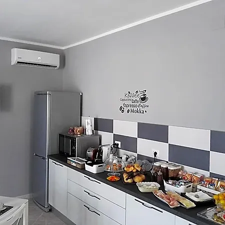 Black-and-white Bed & Breakfast
