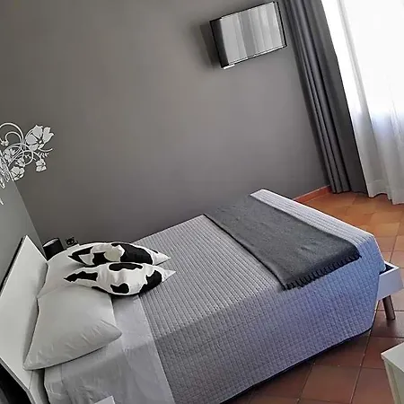 Black-and-white Bed & Breakfast Gallipoli