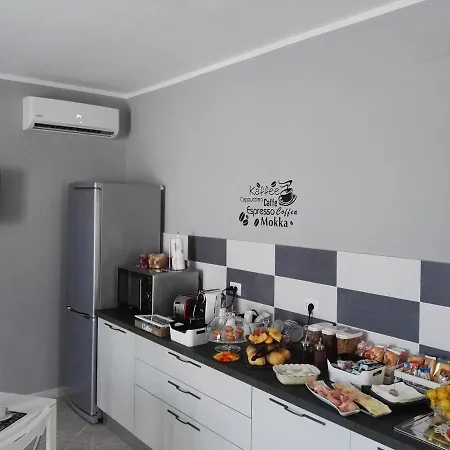 Bed & Breakfast Black-and-white