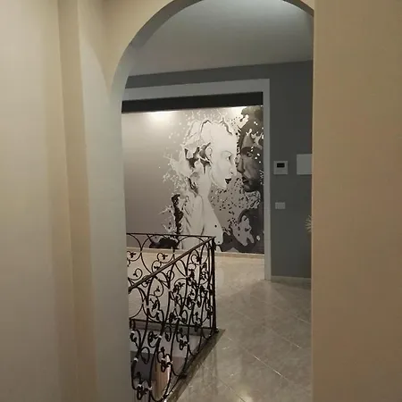 Black-and-white 4*