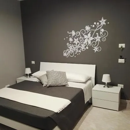 Black-and-white Bed & Breakfast 4*