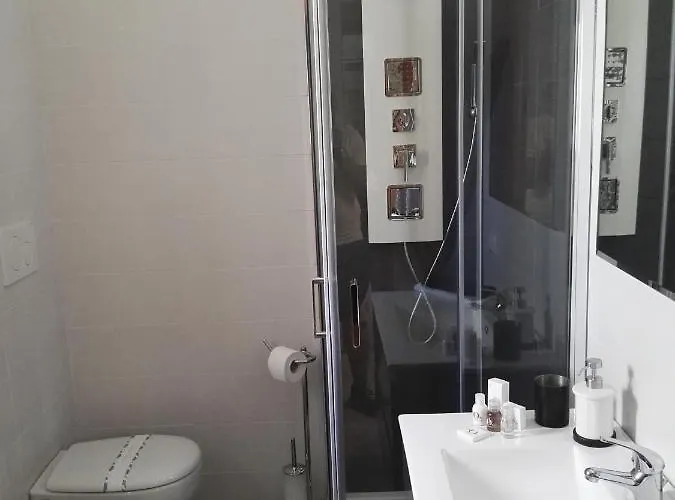 住宿加早餐酒店 Black-and-white