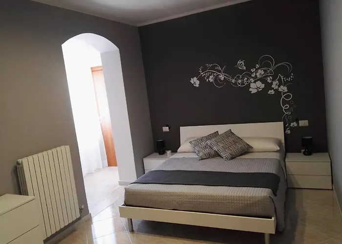 住宿加早餐酒店 Black-and-white