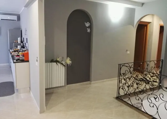 Black-and-white Bed & Breakfast Gallipolli