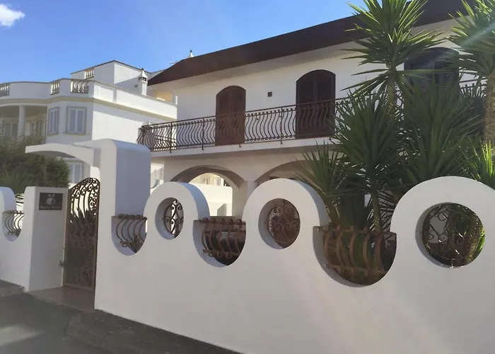 Black-and-white Gallipolli